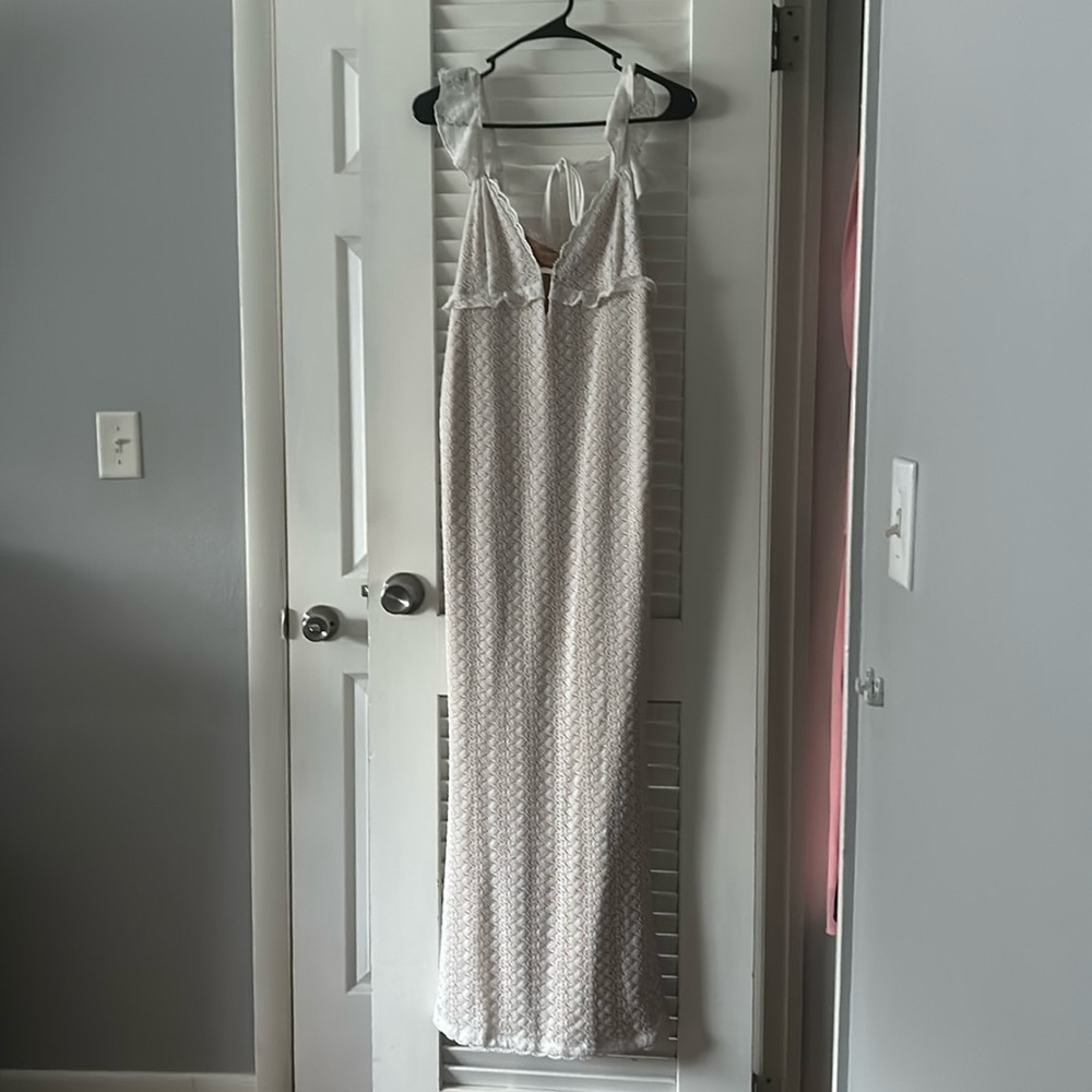 Lace maternity dress